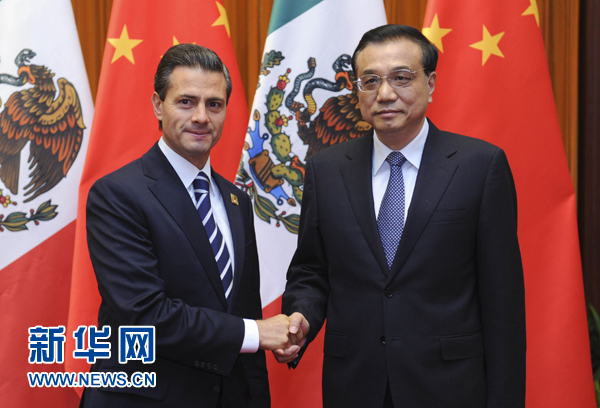 11月11日，國務(wù)院總理李克強(qiáng)在北京人民大會(huì)堂會(huì)見來華進(jìn)行國事訪問并出席亞太經(jīng)合組織第二十二次領(lǐng)導(dǎo)人非正式會(huì)議的墨西哥總統(tǒng)培尼亞。新華社記者張鐸 攝 