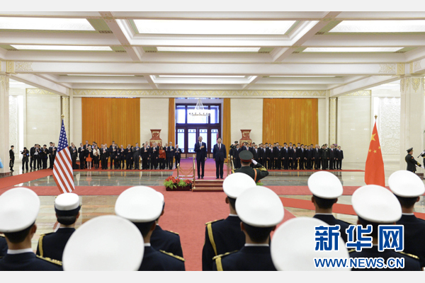 11月12日，國家主席習(xí)近平在北京人民大會(huì)堂舉行歡迎儀式，歡迎美國總統(tǒng)奧巴馬對(duì)中國進(jìn)行國事訪問。 新華社記者 馬占成 攝