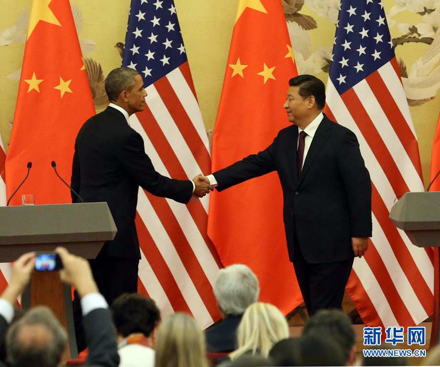 11月12日，國家主席習(xí)近平在北京人民大會(huì)堂與來訪的美國總統(tǒng)奧巴馬舉行會(huì)談后，共同會(huì)見記者。 新華社記者 劉衛(wèi)兵 攝