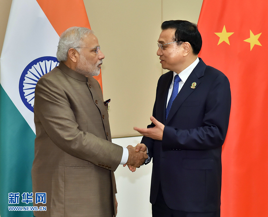 11月13日，中國(guó)國(guó)務(wù)院總理李克強(qiáng)在緬甸內(nèi)比都會(huì)見印度總理莫迪。 新華社記者 李濤 攝