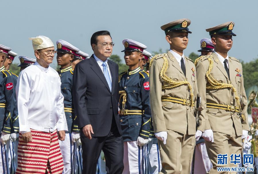 11月14日，國務(wù)院總理李克強在內(nèi)比都同緬甸總統(tǒng)吳登盛舉行會談。這是會談前，吳登盛在緬甸總統(tǒng)府前廣場為李克強舉行隆重的歡迎儀式。新華社記者 王曄 攝