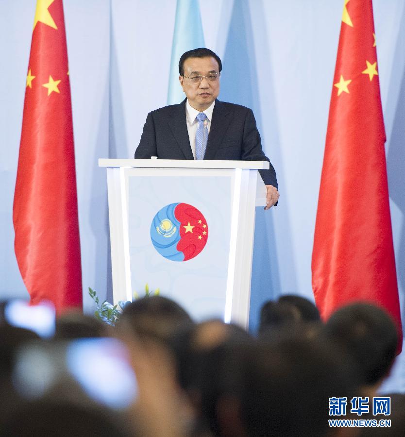  12月14日，國務(wù)院總理李克強(qiáng)在阿斯塔納同哈薩克斯坦總理馬西莫夫共同出席中哈企業(yè)家委員會(huì)第二次會(huì)議。這是李克強(qiáng)總理在會(huì)議上致辭。新華社記者 黃敬文 攝 