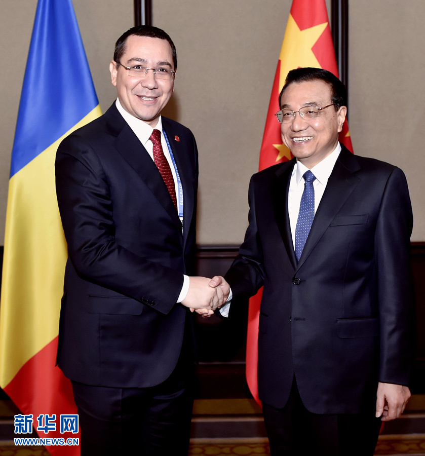 12月16日，中國國務(wù)院總理李克強(qiáng)在貝爾格萊德會(huì)見羅馬尼亞總理蓬塔。 新華社記者劉力航攝