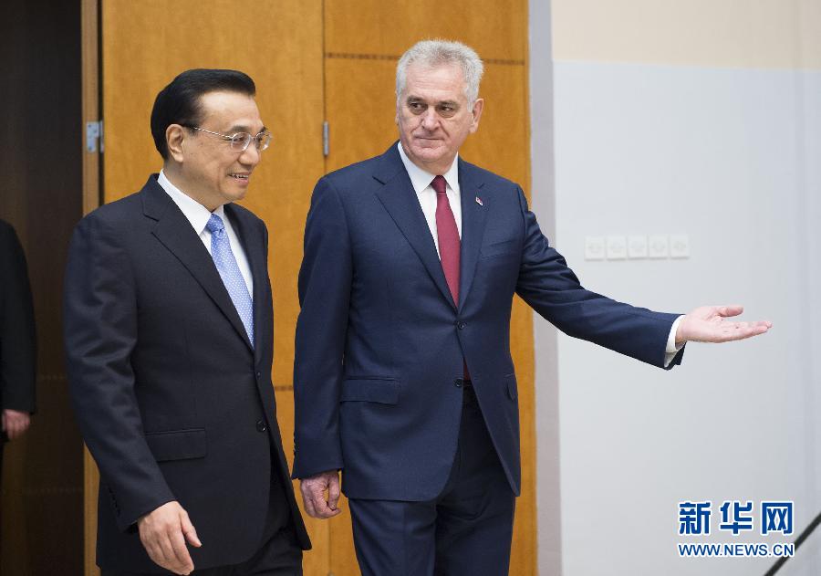 12月18日，國務院總理李克強在貝爾格萊德會見塞爾維亞總統(tǒng)尼科利奇。 新華社記者 黃敬文 攝 