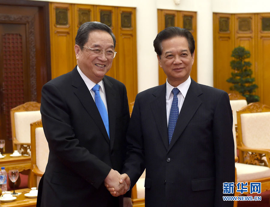 12月25日至27日，中共中央政治局常委、全國政協(xié)主席俞正聲對(duì)越南進(jìn)行正式訪問。這是12月26日，俞正聲在河內(nèi)會(huì)見越南政府總理阮晉勇。 新華社記者馬占成攝