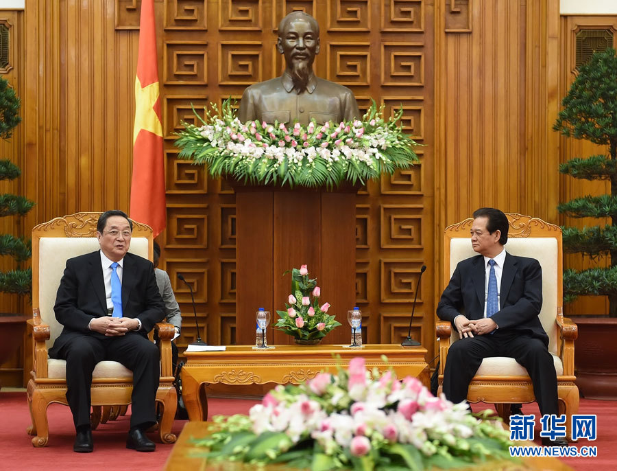 12月25日至27日，中共中央政治局常委、全國政協(xié)主席俞正聲對(duì)越南進(jìn)行正式訪問。這是12月26日，俞正聲在河內(nèi)會(huì)見越南政府總理阮晉勇。 新華社記者劉建生攝