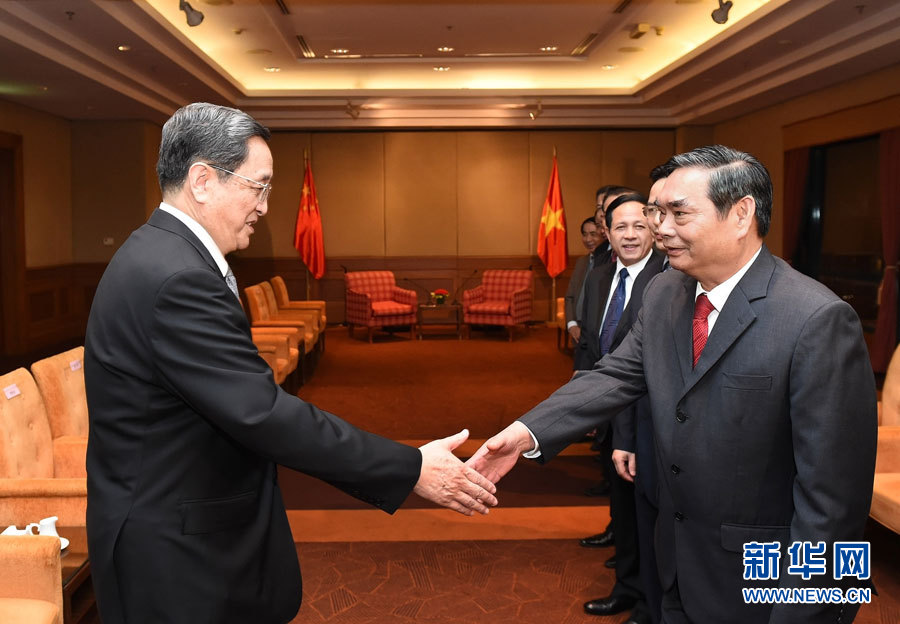 12月25日至27日，中共中央政治局常委、全國政協(xié)主席俞正聲對(duì)越南進(jìn)行正式訪問。這是12月25日，俞正聲在河內(nèi)會(huì)見越共中央書記處常務(wù)書記黎鴻英。 新華社記者劉建生攝