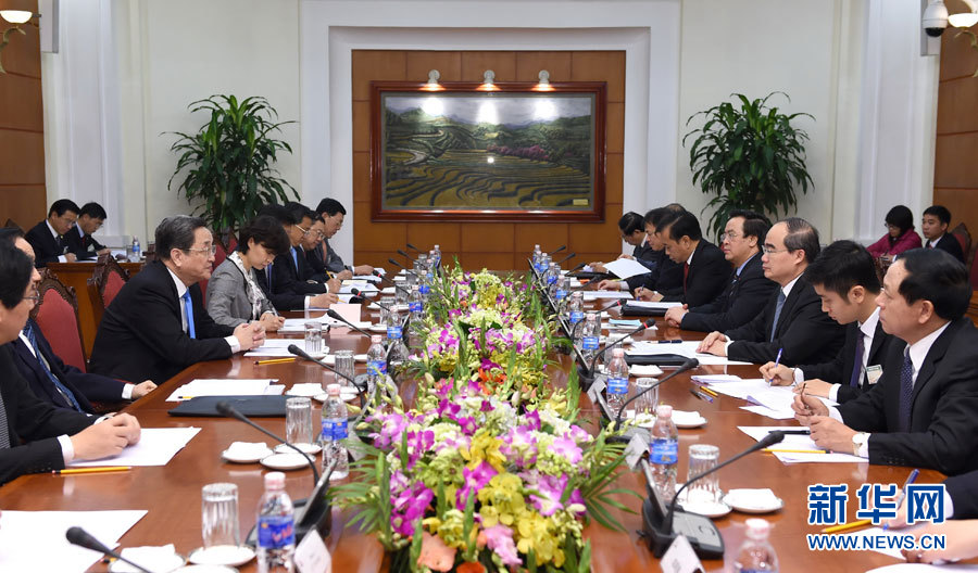 12月25日至27日，中共中央政治局常委、全國政協(xié)主席俞正聲對(duì)越南進(jìn)行正式訪問。這是12月26日，俞正聲在河內(nèi)與越南祖國陣線主席阮善仁舉行會(huì)談。 新華社記者馬占成攝