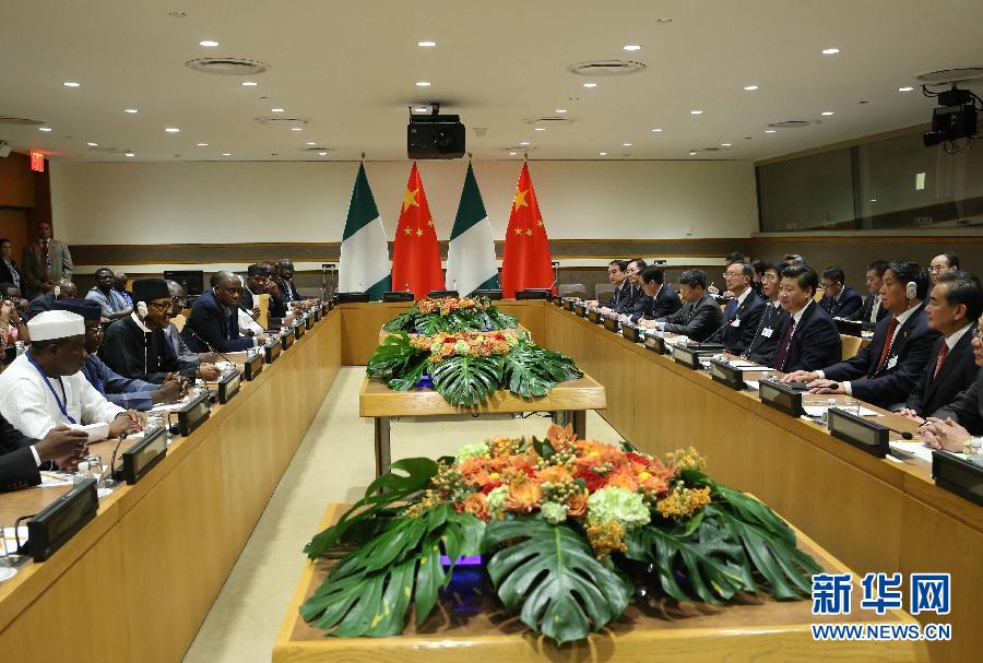 9月27日，國(guó)家主席習(xí)近平在紐約會(huì)見(jiàn)尼日利亞總統(tǒng)布哈里。新華社記者 劉衛(wèi)兵 攝