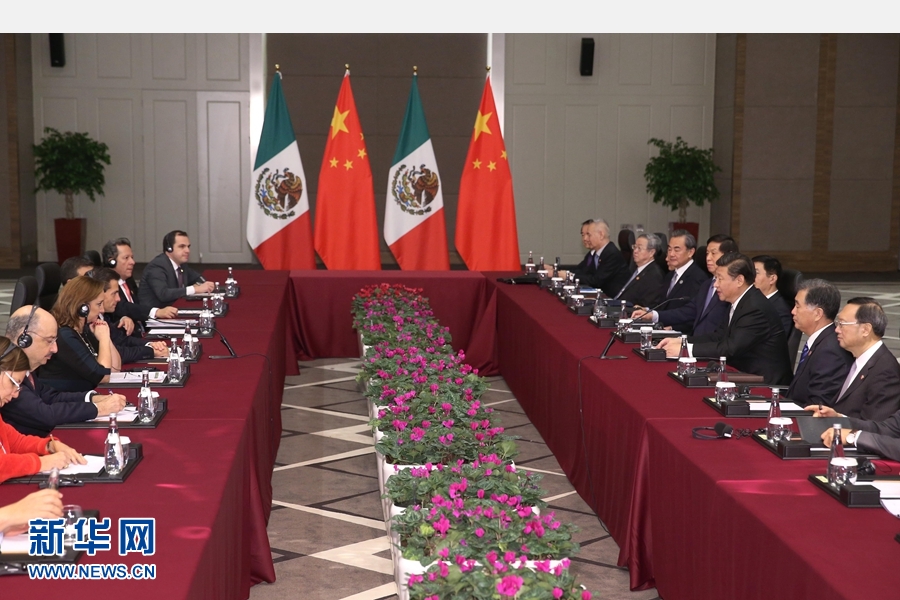 11月16日，國家主席習(xí)近平在土耳其安塔利亞會見墨西哥總統(tǒng)培尼亞。 新華社記者 馬占成 攝
