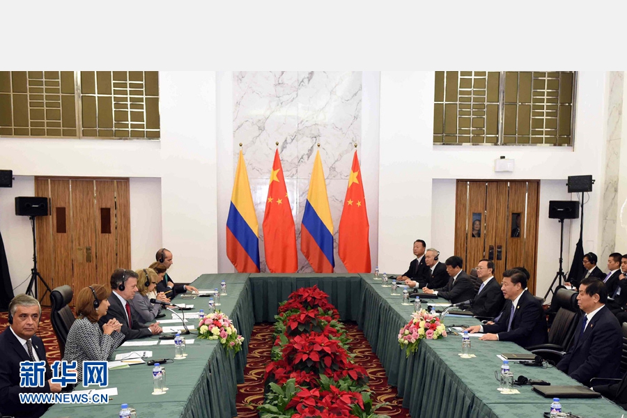 11月18日，國(guó)家主席習(xí)近平在菲律賓馬尼拉會(huì)見(jiàn)哥倫比亞總統(tǒng)桑托斯。 新華社記者 饒愛(ài)民 攝