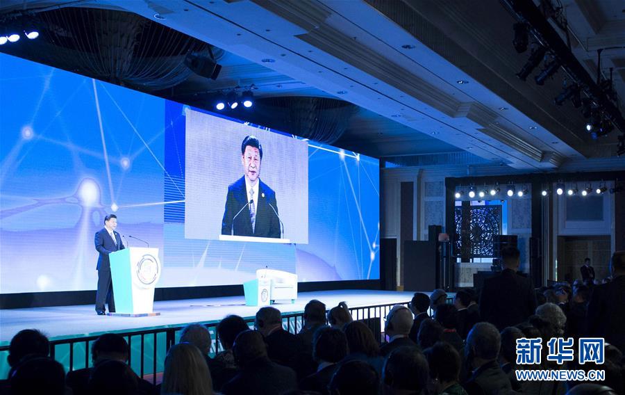 11月18日，國家主席習近平在菲律賓馬尼拉出席亞太經(jīng)合組織（APEC）工商領(lǐng)導人峰會并發(fā)表主旨演講。 新華社記者 王曄 攝 