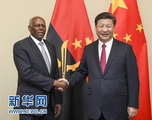 12月3日，國家主席習(xí)近平在約翰內(nèi)斯堡會見安哥拉總統(tǒng)多斯桑托斯。 新華社記者 謝環(huán)馳 攝