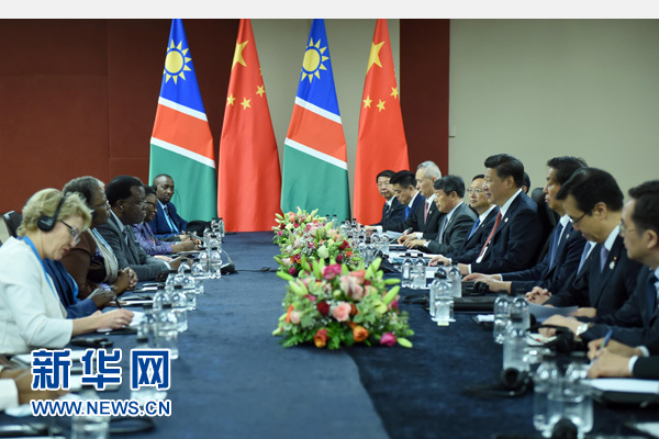 12月4日，國家主席習近平在約翰內(nèi)斯堡會見納米比亞總統(tǒng)根哥布。 新華社記者 張鐸 攝