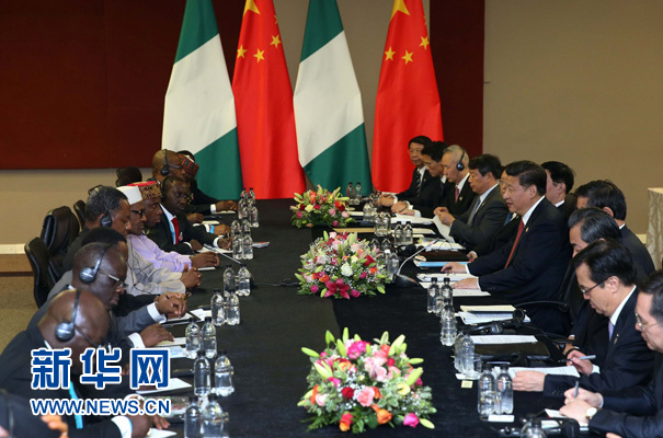 12月4日，國(guó)家主席習(xí)近平在約翰內(nèi)斯堡會(huì)見(jiàn)尼日利亞總統(tǒng)布哈里。 新華社記者 龐興雷 攝 