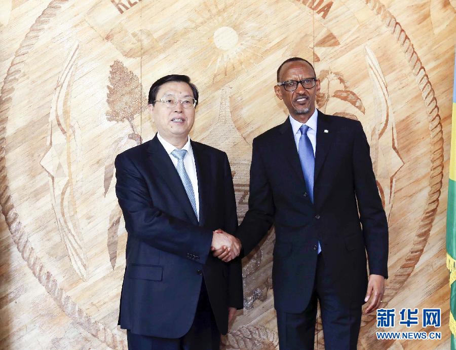 3月22日至23日，全國人大常委會(huì)委員長張德江對(duì)盧旺達(dá)進(jìn)行正式友好訪問。這是3月23日，張德江在盧旺達(dá)首都基加利會(huì)見盧旺達(dá)總統(tǒng)卡加梅。新華社記者 丁林 攝