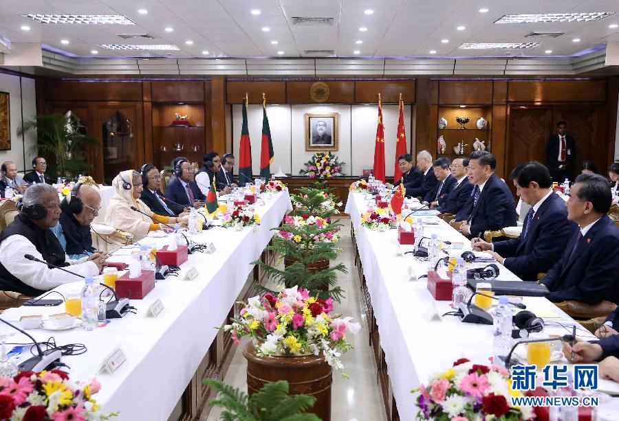 10月14日，國家主席習近平在達卡同孟加拉國總理哈西娜舉行會談。 新華社記者劉衛(wèi)兵攝 