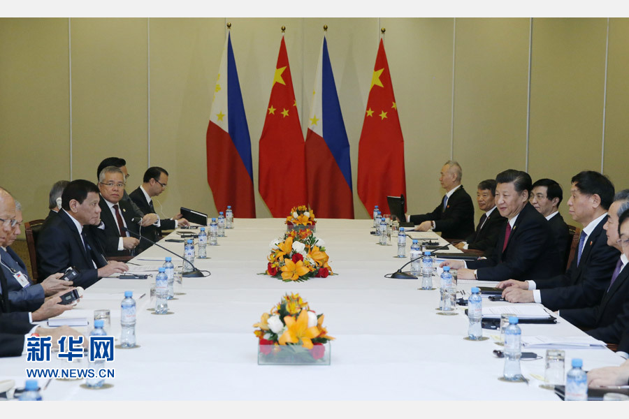 11月19日，國(guó)家主席習(xí)近平在利馬會(huì)見(jiàn)菲律賓總統(tǒng)杜特爾特。新華社記者 鞠鵬 攝