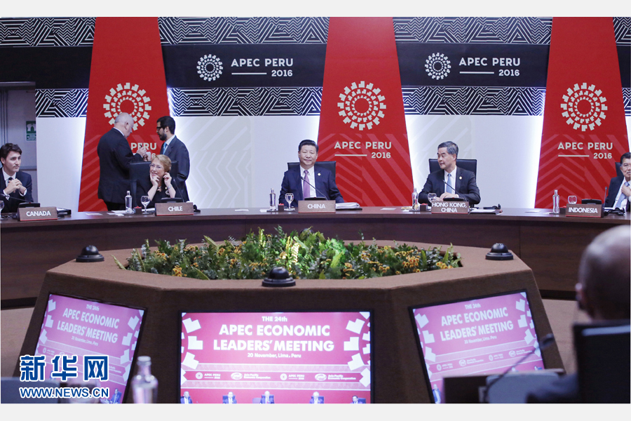 11月20日，亞太經(jīng)合組織第二十四次領(lǐng)導(dǎo)人非正式會(huì)議在秘魯利馬舉行。國(guó)家主席習(xí)近平出席并發(fā)表題為《面向未來(lái)開(kāi)拓進(jìn)取促進(jìn)亞太發(fā)展繁榮》的重要講話。 新華社記者 鞠鵬 攝
