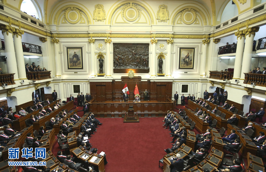 11月21日，國(guó)家主席習(xí)近平在秘魯國(guó)會(huì)發(fā)表題為《同舟共濟(jì)、揚(yáng)帆遠(yuǎn)航，共創(chuàng)中拉關(guān)系美好未來(lái)》的重要演講。 新華社記者 龐興雷 攝