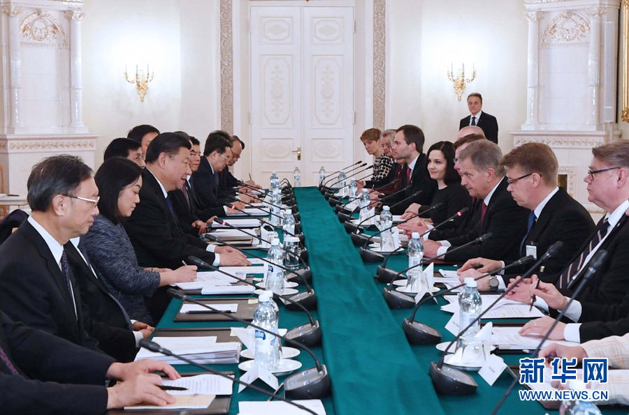 4月5日，國(guó)家主席習(xí)近平在赫爾辛基同芬蘭總統(tǒng)尼尼斯托舉行會(huì)談。 新華社記者 饒愛民 攝