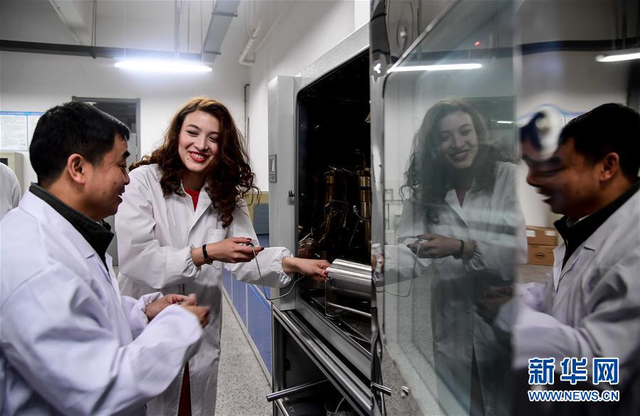 （新華全媒頭條&middot;上合青島峰會(huì)&middot;圖文互動(dòng)）（12）遠(yuǎn)航，揚(yáng)起&ldquo;上海精神&rdquo;的時(shí)代風(fēng)帆&mdash;&mdash;寫在上海合作組織成員國(guó)元首理事會(huì)第十八次會(huì)議即將召開之際