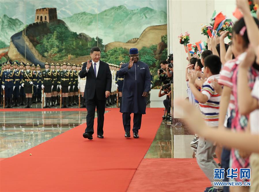 (中非合作論壇)(2)習(xí)近平同塞拉利昂總統(tǒng)比奧舉行會談