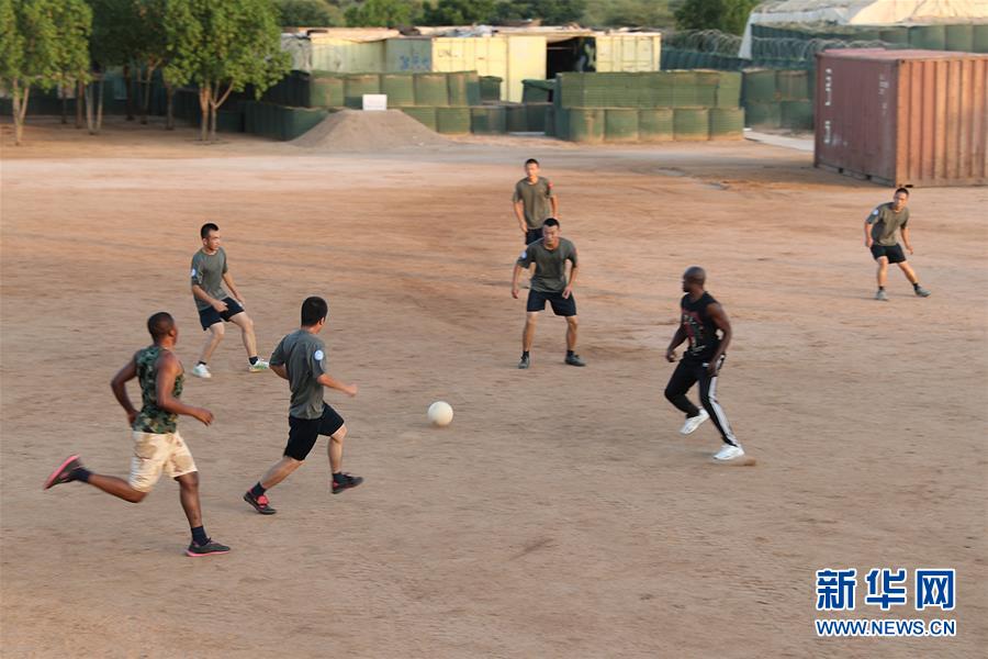 (國際·圖文互動)(6)拳拳赤子心 悠悠藍盔情——記中國赴蘇丹達爾富爾維和部隊度中秋和國慶佳節(jié)