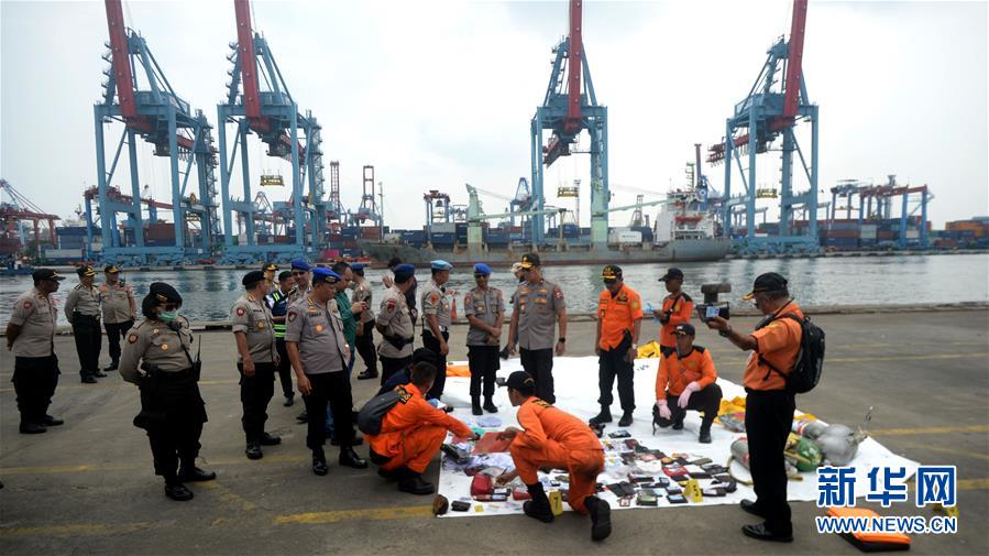 (國際)(3)印尼:失事客機未發(fā)生空中爆炸 已打撈起部分遇難者遺體