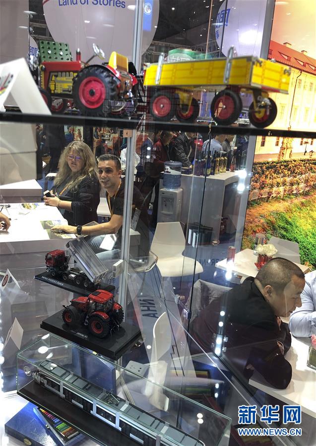 (新華全媒頭條·圖文互動(dòng))(6)人間正道 浩蕩前行——習(xí)近平主席出席首屆中國國際進(jìn)口博覽會(huì)紀(jì)實(shí)