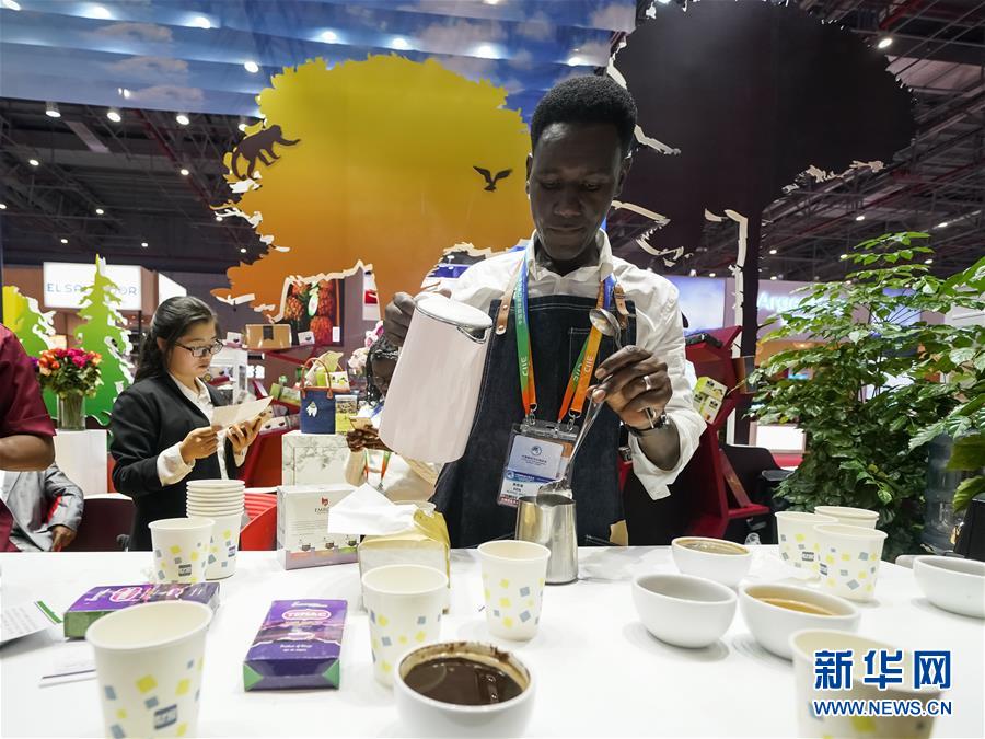 (新華全媒頭條·圖文互動(dòng))(7)人間正道 浩蕩前行——習(xí)近平主席出席首屆中國國際進(jìn)口博覽會(huì)紀(jì)實(shí)