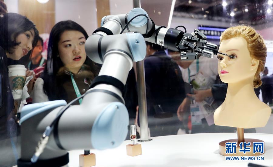 (新華全媒頭條·圖文互動(dòng))(8)從進(jìn)博會(huì)到“雙11” 超級(jí)訂單背后蘊(yùn)藏中國(guó)動(dòng)能