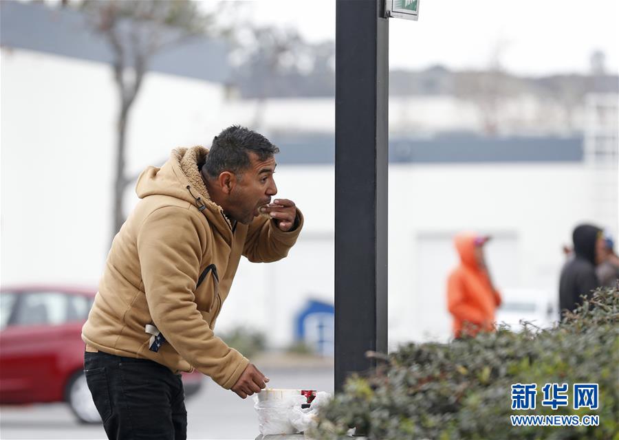 （國(guó)際&middot;圖文互動(dòng)）（6）通訊：&ldquo;根本沒(méi)有人在乎我們&rdquo;&mdash;&mdash;探訪美墨邊境墻邊的&ldquo;日工&rdquo;市場(chǎng)