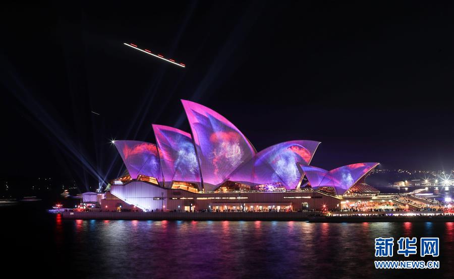 （國(guó)際&middot;一周看天下）燈光秀