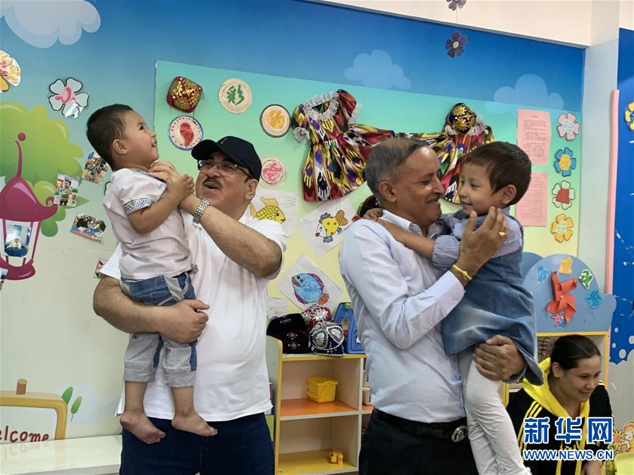 （圖文互動）（3）多國駐華使節(jié)參訪新疆：中國反恐、去極端化經(jīng)驗值得學習借鑒