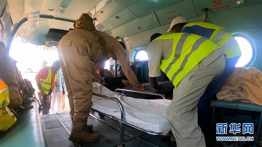 (國際·圖文互動)中國維和直升機(jī)分隊緊急轉(zhuǎn)運(yùn)傷員獲贊