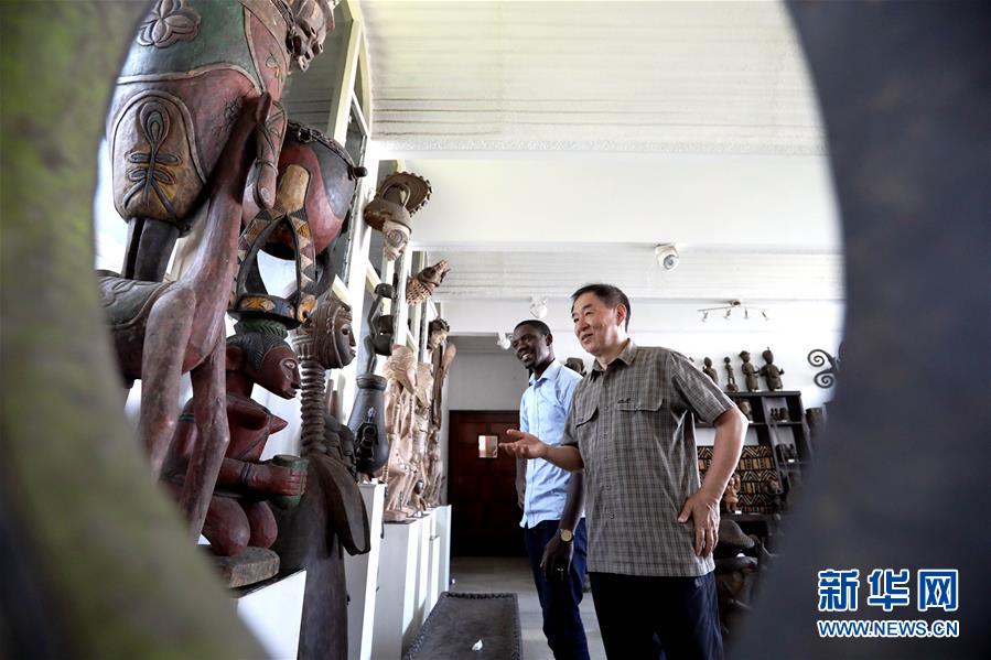 (國際·圖文互動)(2)通訊:收藏“非洲之美”的中國人——訪幾內(nèi)亞灣非洲國際藝術(shù)博物館館長謝燕申