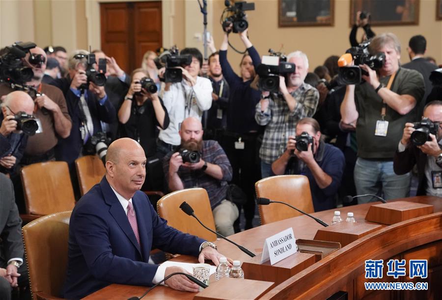 (國際)(4)特朗普彈劾調(diào)查重要證人到國會作證引關(guān)注