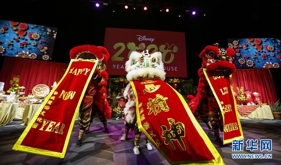 (國際·圖文互動)(2)通訊:美國迪士尼加州冒險樂園紅紅火火迎鼠年