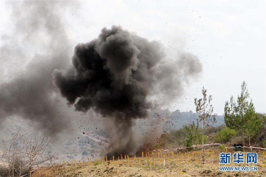 （國(guó)際&middot;圖文互動(dòng)）（4）通訊：&ldquo;中國(guó)軍人掃雷一如既往專業(yè)和敬業(yè)！&rdquo;&mdash;&mdash;記中國(guó)赴黎維和部隊(duì)完成&ldquo;藍(lán)線&rdquo;3個(gè)雷場(chǎng)清排任務(wù)