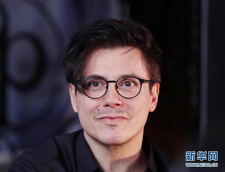 （國(guó)際&middot;圖文互動(dòng)）（6）通訊：手牽手，我們共同驅(qū)散陰霾&mdash;&mdash;法國(guó)音樂(lè)人創(chuàng)作抗疫歌曲背后的故事