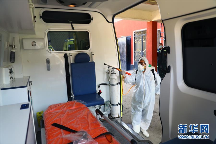 （國際疫情&middot;圖文互動）（8）通訊：埃及救護車?yán)锏?ldquo;逆行者&rdquo;