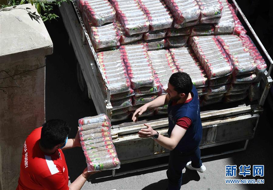 （國(guó)際疫情&middot;圖文互動(dòng)）（1）通訊：疫情中，那抹笑容最難忘&mdash;&mdash;記向困難家庭發(fā)放愛(ài)心包裹的敘利亞青年志愿者