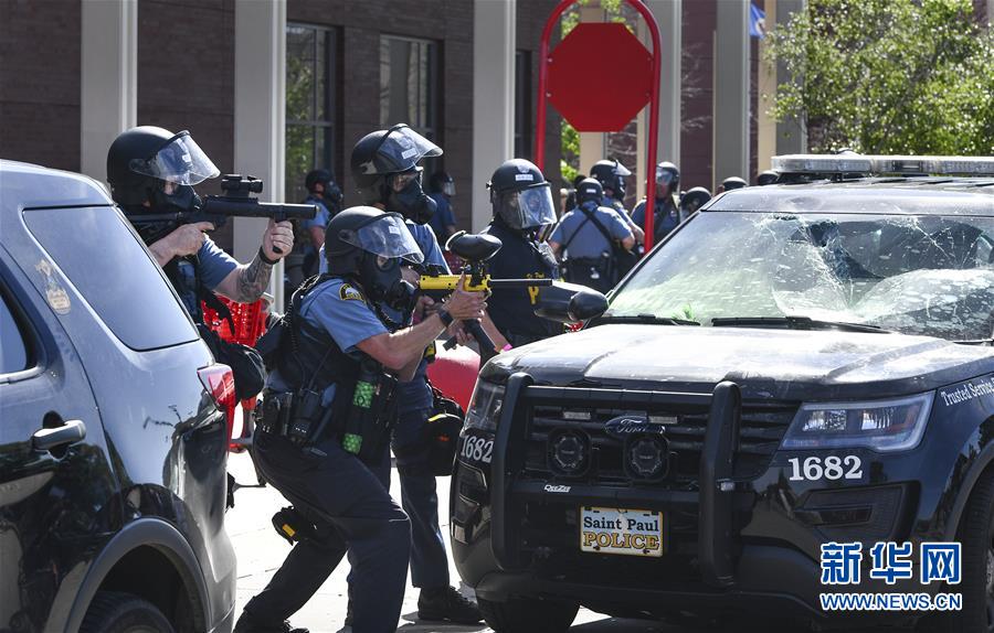 （國際）（3）美國警察執(zhí)法動作不當(dāng)致一名非裔男子死亡 引發(fā)大規(guī)?？棺h