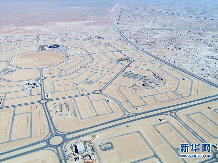 （國(guó)際疫情&middot;圖文互動(dòng)）（5）通訊：防疫、生產(chǎn)兩不誤，沙漠現(xiàn)&ldquo;棋盤(pán)&rdquo;&mdash;&mdash;記中企承建科威特住房基建項(xiàng)目
