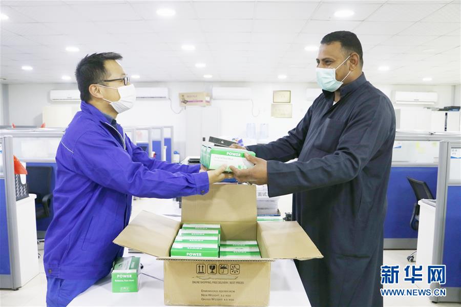 （國(guó)際疫情&middot;圖文互動(dòng)）（3）通訊：防疫、生產(chǎn)兩不誤，沙漠現(xiàn)&ldquo;棋盤(pán)&rdquo;&mdash;&mdash;記中企承建科威特住房基建項(xiàng)目