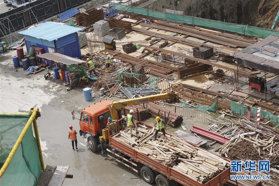 (國(guó)際·圖文互動(dòng))(1)中國(guó)港灣科倫坡房建項(xiàng)目復(fù)工目擊記
