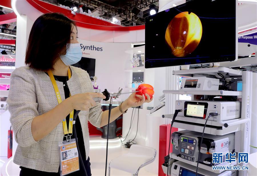 （第三屆進(jìn)博會(huì)&middot;圖文互動(dòng)）（5）新疫苗、新療法，進(jìn)博會(huì)最&ldquo;火爆&rdquo;展區(qū)見(jiàn)聞