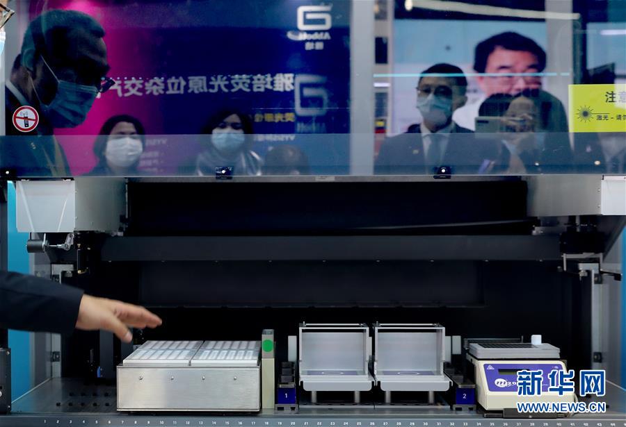 （第三屆進(jìn)博會(huì)&middot;圖文互動(dòng)）（11）新疫苗、新療法，進(jìn)博會(huì)最&ldquo;火爆&rdquo;展區(qū)見(jiàn)聞