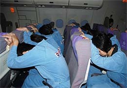 系好安全帶，記住安全門